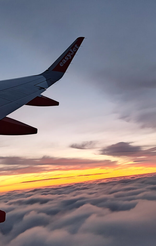 Flugzeug über Wolkenmeer