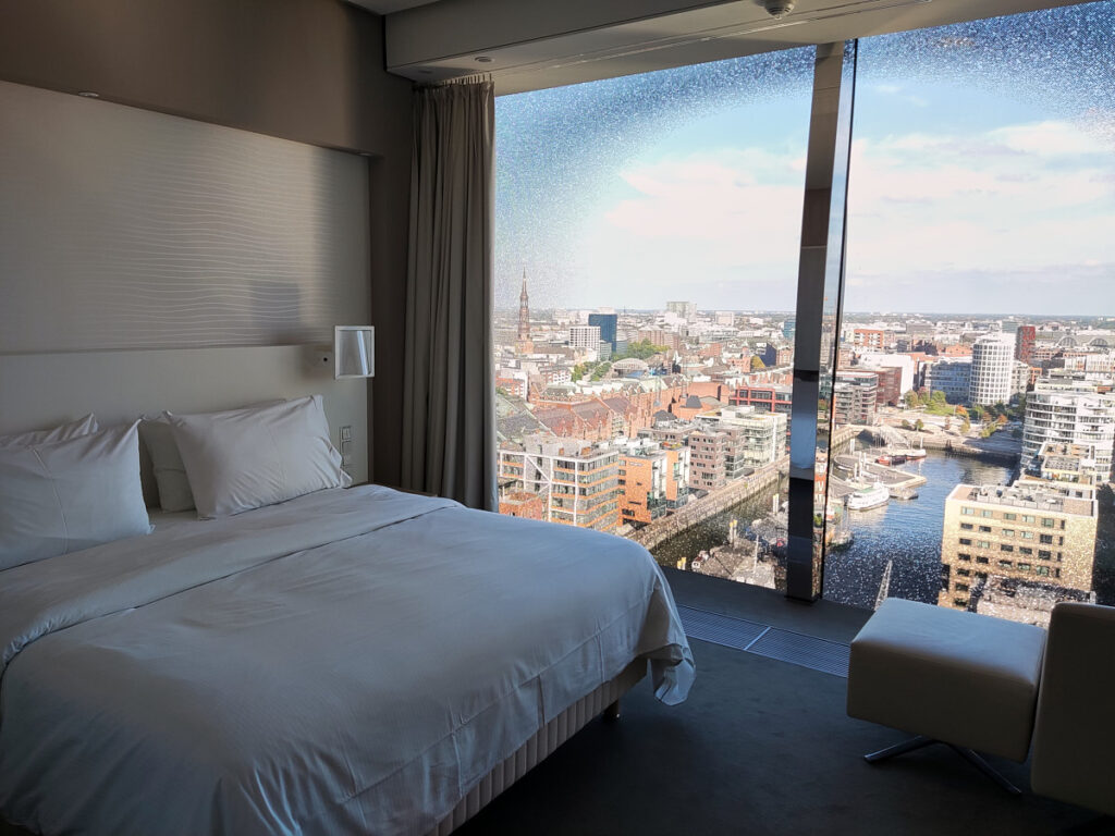 Zimmer in Elbphilharmonie mit Aussicht über HafenCity