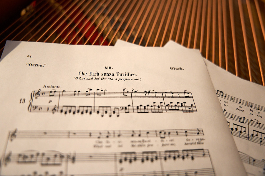 Noten Arie_Che farò senza Euridice_liegen auf Seiten eines Flügels