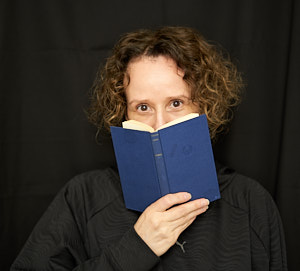 Portrait klein mit Buch