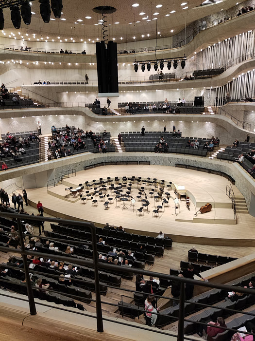 Elbphilharmonie grosser Saal Sicht auf Bühne
