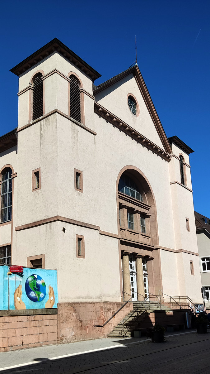 Stadtkirche Lörrach Sicht auf Haupteingang