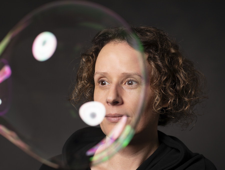 Portrait mit grosser Seifenblase Thema Besonderheiten